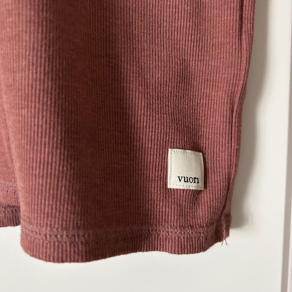 Vuori Women's Long-Sleeve Mudra Fitted Tee in Rosewood Heather Size Medium - Picture 4 of 5